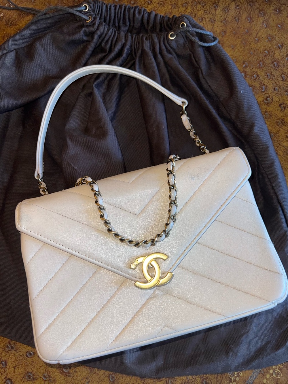 Authentic Chanel Envelop flap - Picture 15 of 16
